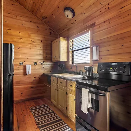 Enchanted Rockview Cabins Crabapple Room photo