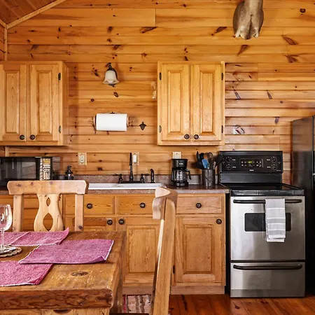 Enchanted Rockview Cabins Crabapple Room photo