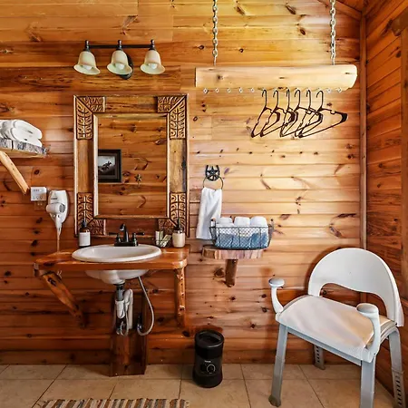 Enchanted Rockview Cabins Crabapple Room photo