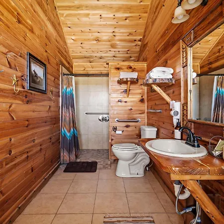 Enchanted Rockview Cabins Crabapple Room photo