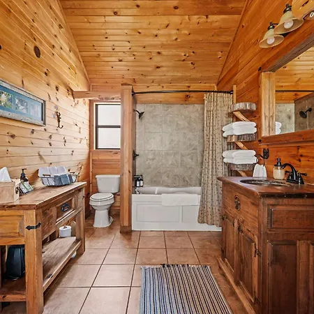 Enchanted Rockview Cabins Crabapple Room photo