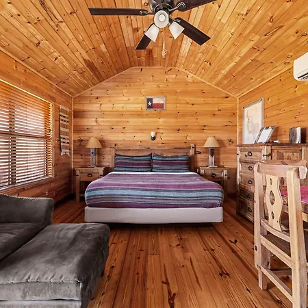 Enchanted Rockview Cabins Crabapple Room photo