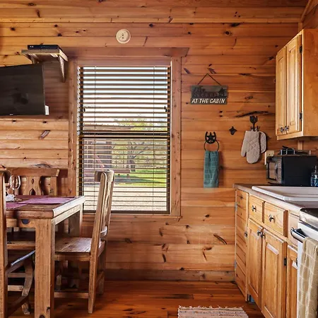 Enchanted Rockview Cabins Crabapple Room photo