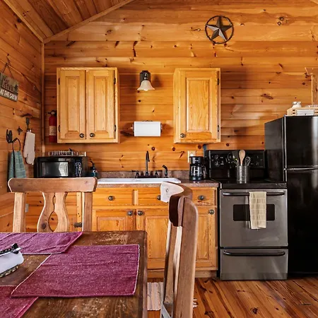 Enchanted Rockview Cabins Crabapple Room photo