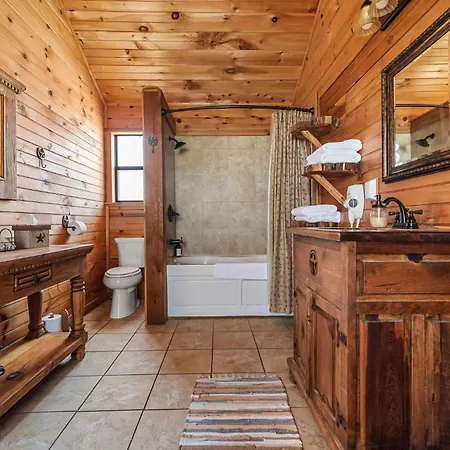 Enchanted Rockview Cabins Crabapple Room photo