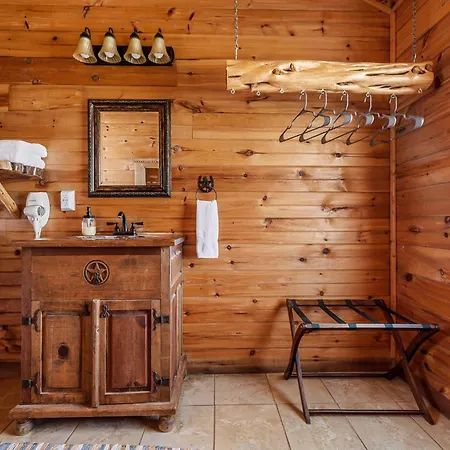 Enchanted Rockview Cabins Crabapple Room photo