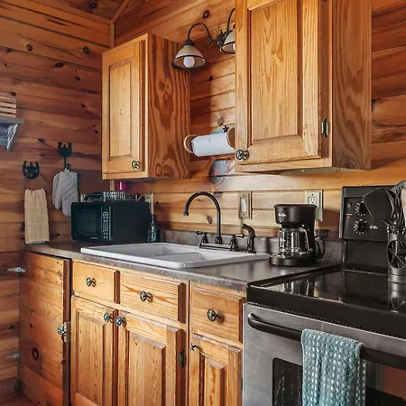 Enchanted Rockview Cabins Crabapple Room photo