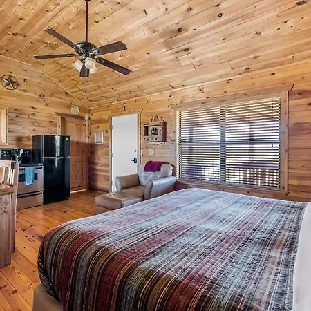 Enchanted Rockview Cabins Crabapple Room photo